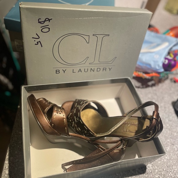 CL by laundry heels 7.5 - Picture 1 of 2